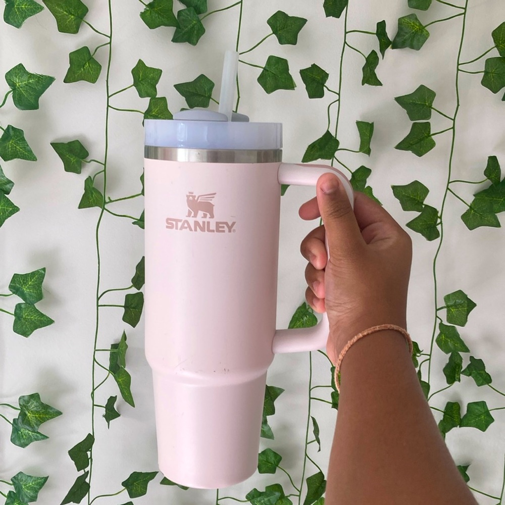 ⭐️USED 30 OZ STANLEY- ROSE QUARTZ⭐️